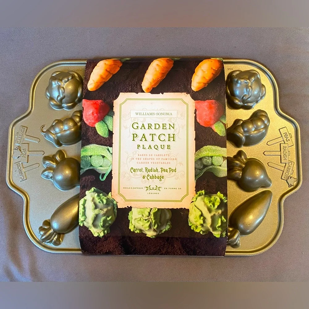 Williams Sonoma Garden Patch Cakelet Pan